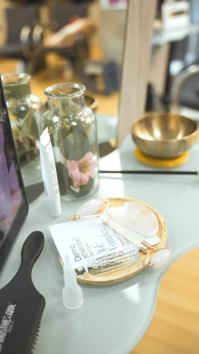 Standbild aus dem Reel: Klangschale und Utensilien für das Head Spa
