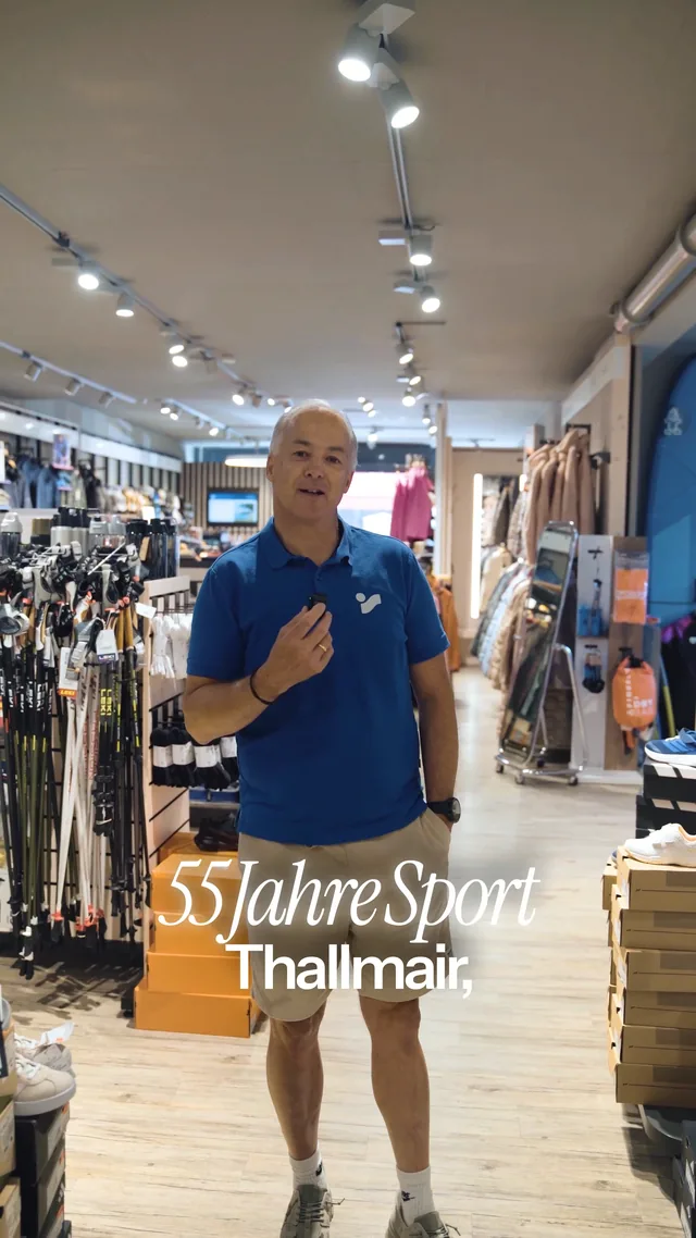 Standbild aus dem Reel: Inhaber im Laden, Einblendung 55 Jahre Sport Thallmair