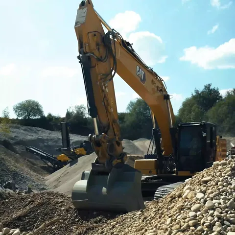 Bagger auf einer Baustelle von BMS Tiefbau, Standbild aus einem Reel